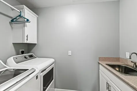 81 Holly Street Goffstown NH 03045-1342