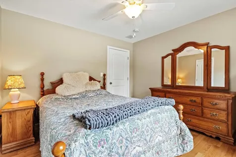 81 Holly Street Goffstown NH 03045-1342