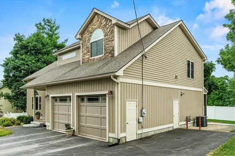 81 Holly Street Goffstown NH 03045-1342