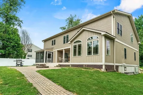 81 Holly Street Goffstown NH 03045-1342