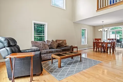 81 Holly Street Goffstown NH 03045-1342