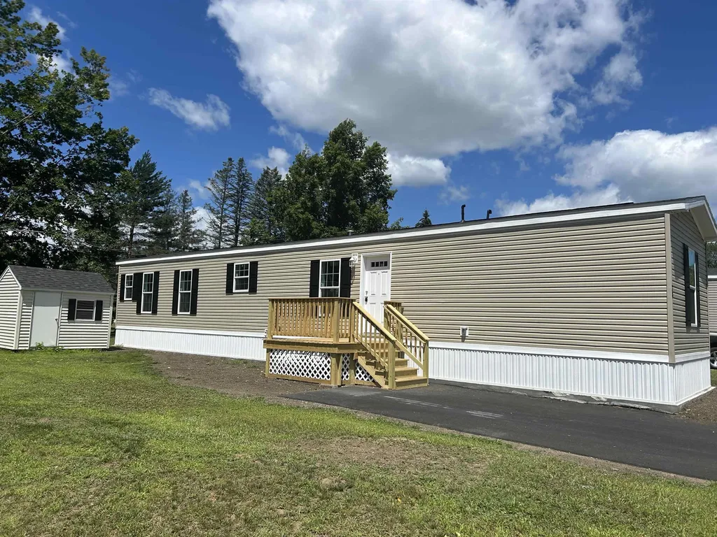 28 Cortland Way Barrington NH 03825
