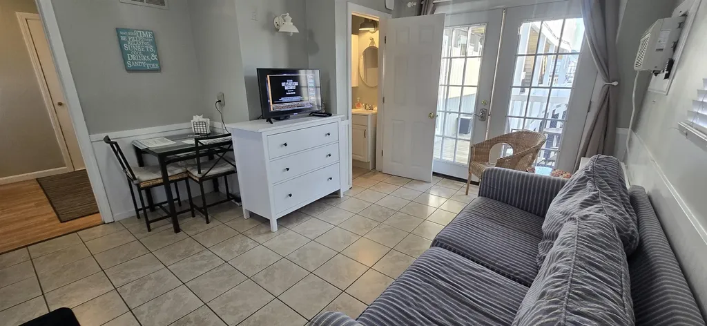 12 G Street Hampton NH 03842