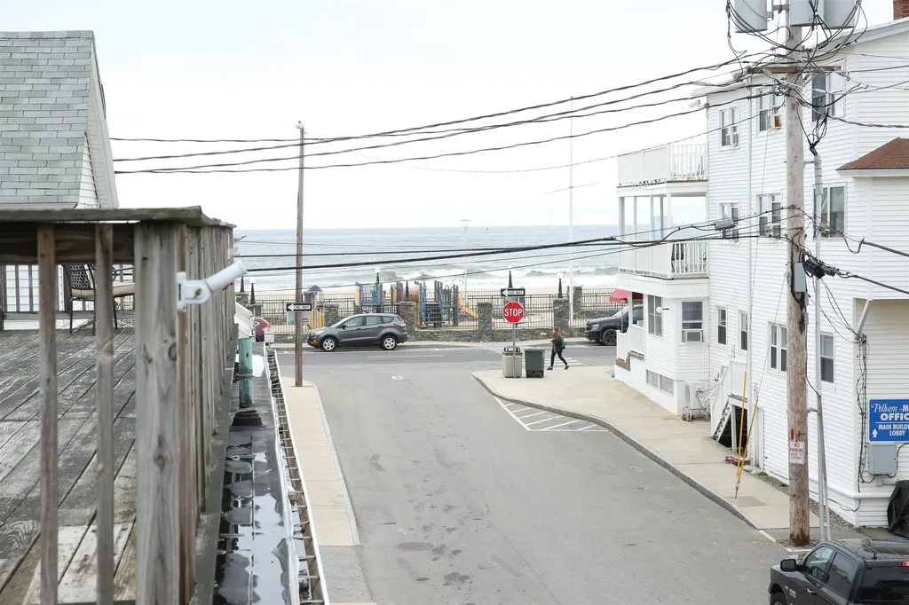 12 G Street Hampton NH 03842