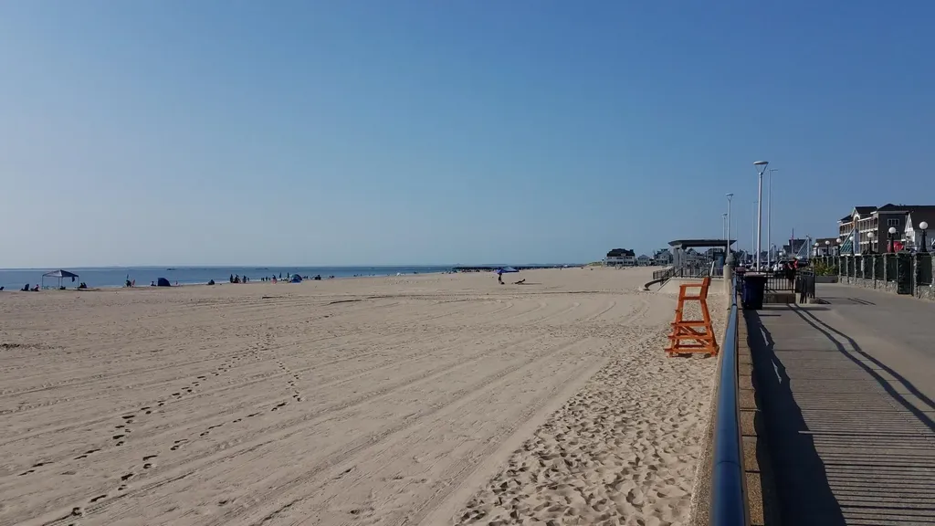 12 G Street Hampton NH 03842