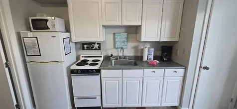 12 G Street Hampton NH 03842