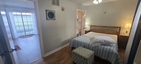 12 G Street Hampton NH 03842