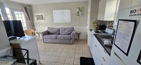 12 G Street Hampton NH 03842