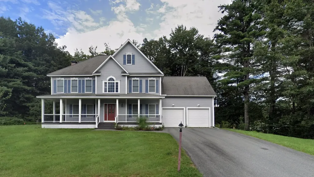 19 Melissa Circle Pelham NH 03076
