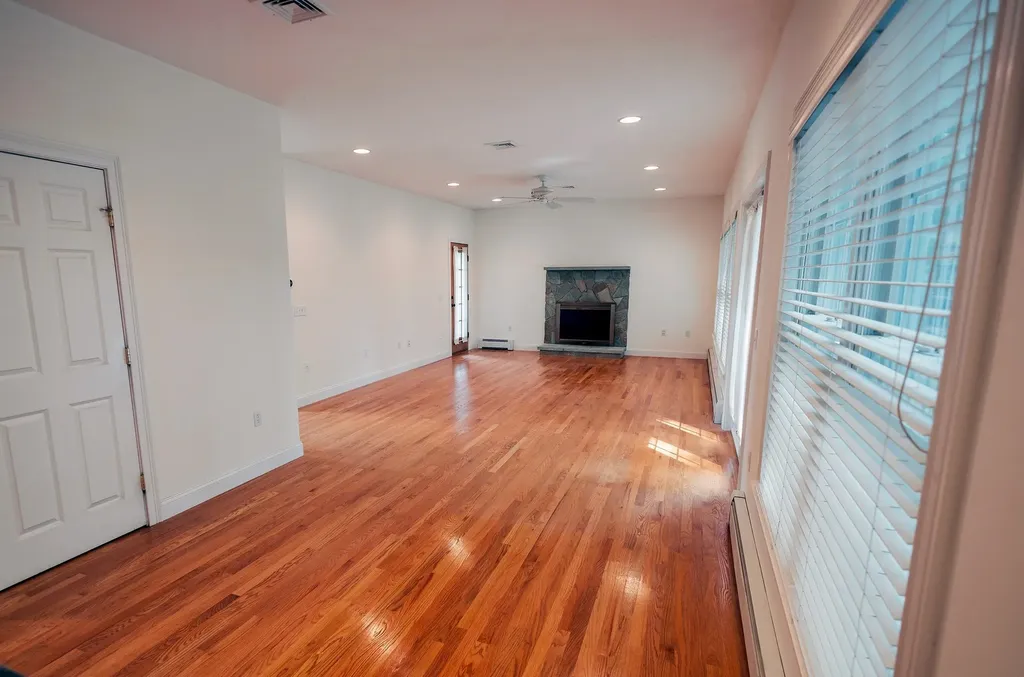 19 Melissa Circle Pelham NH 03076