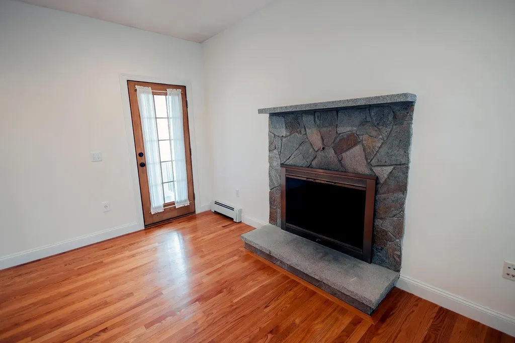 19 Melissa Circle Pelham NH 03076