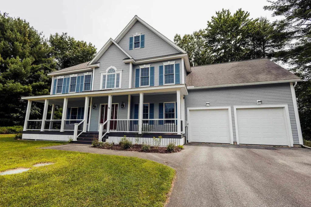 19 Melissa Circle Pelham NH 03076