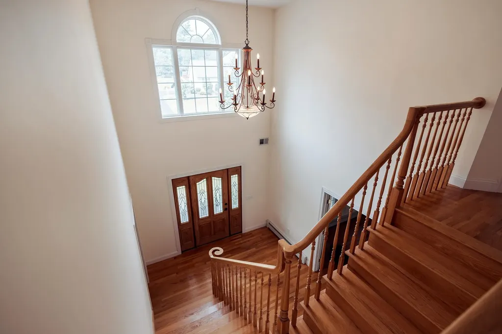 19 Melissa Circle Pelham NH 03076