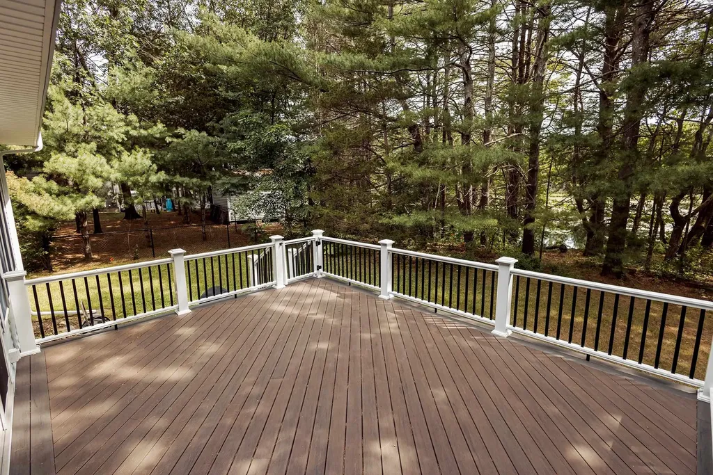 19 Melissa Circle Pelham NH 03076