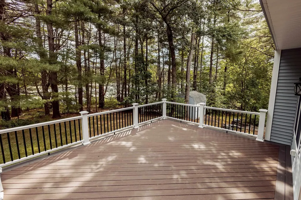 19 Melissa Circle Pelham NH 03076