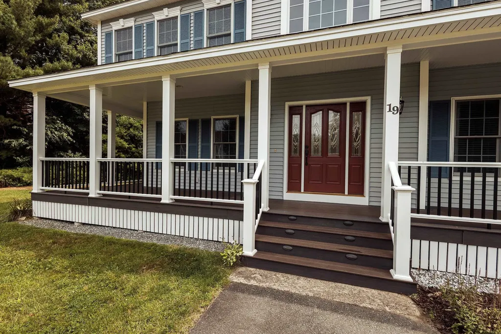 19 Melissa Circle Pelham NH 03076