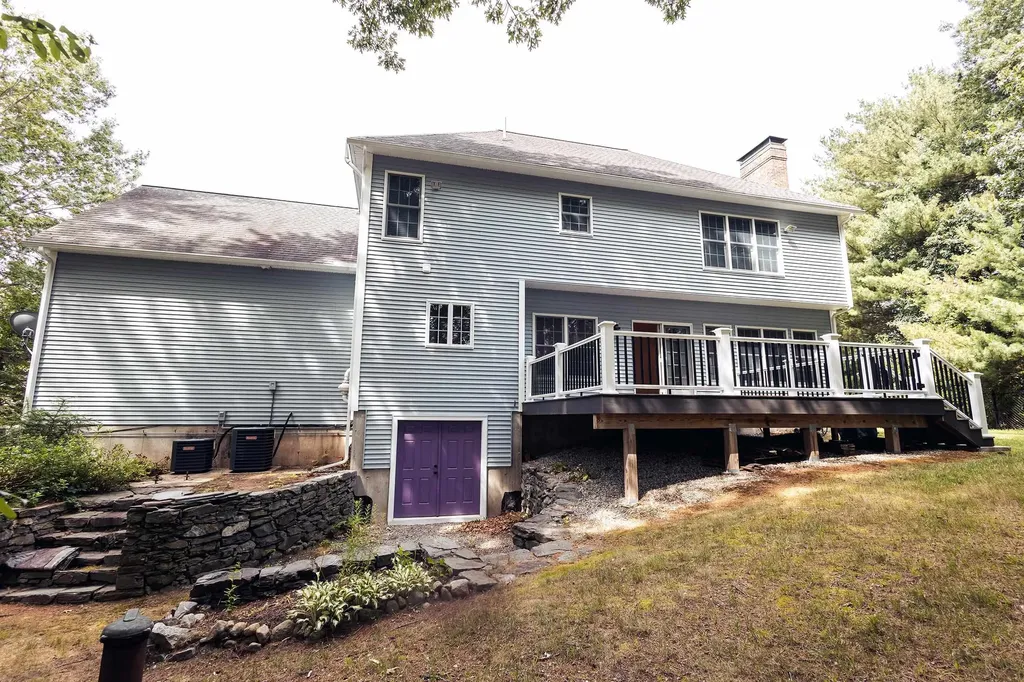 19 Melissa Circle Pelham NH 03076