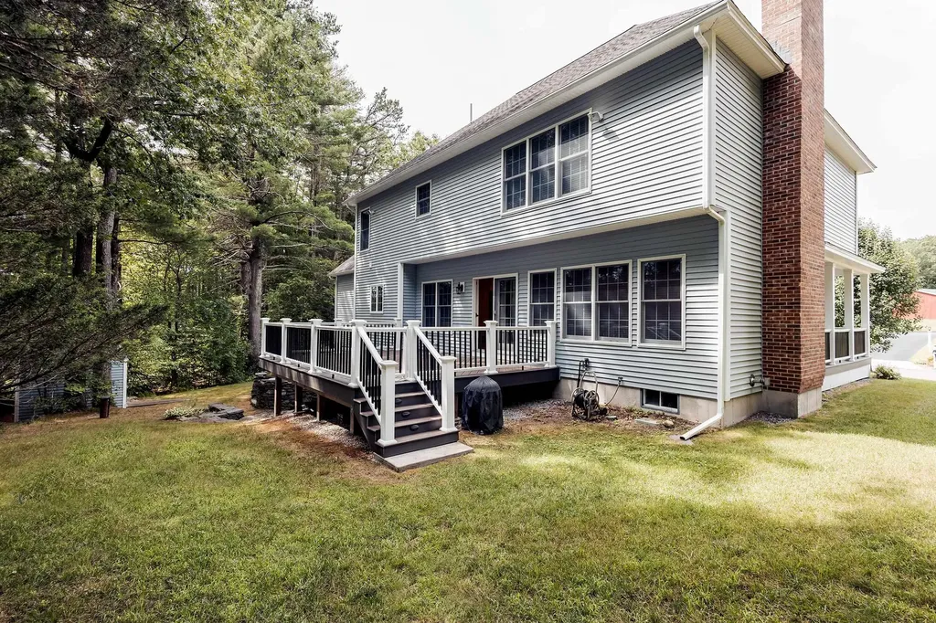 19 Melissa Circle Pelham NH 03076