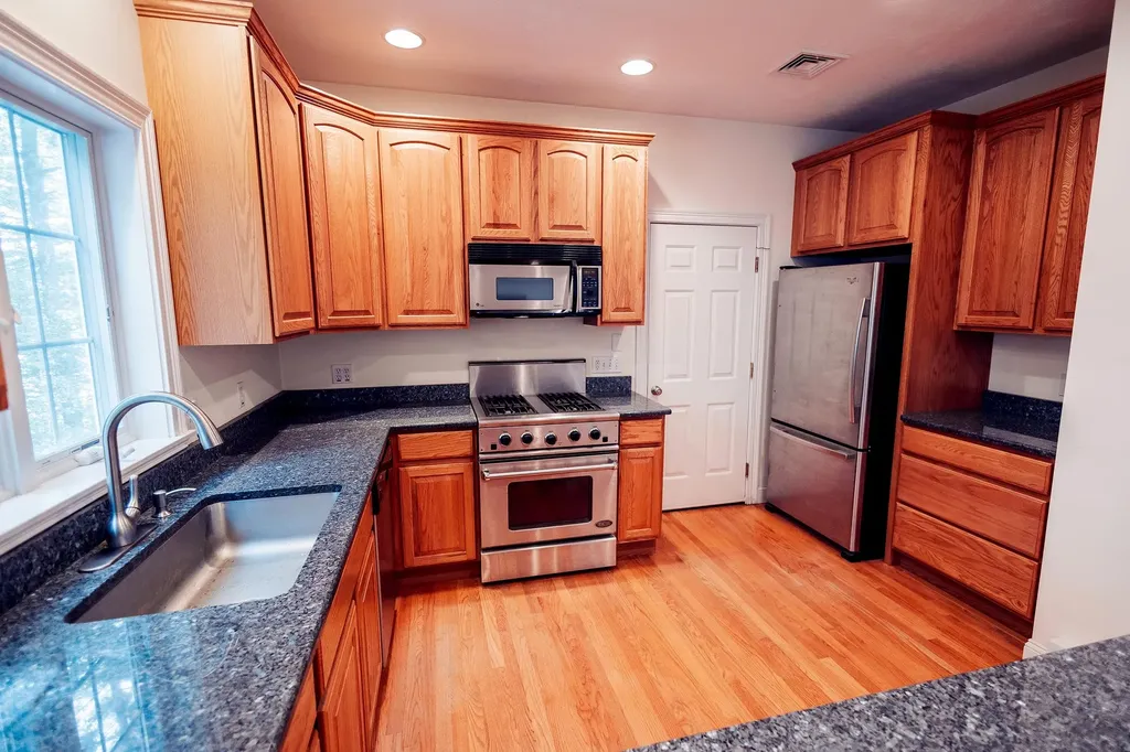 19 Melissa Circle Pelham NH 03076