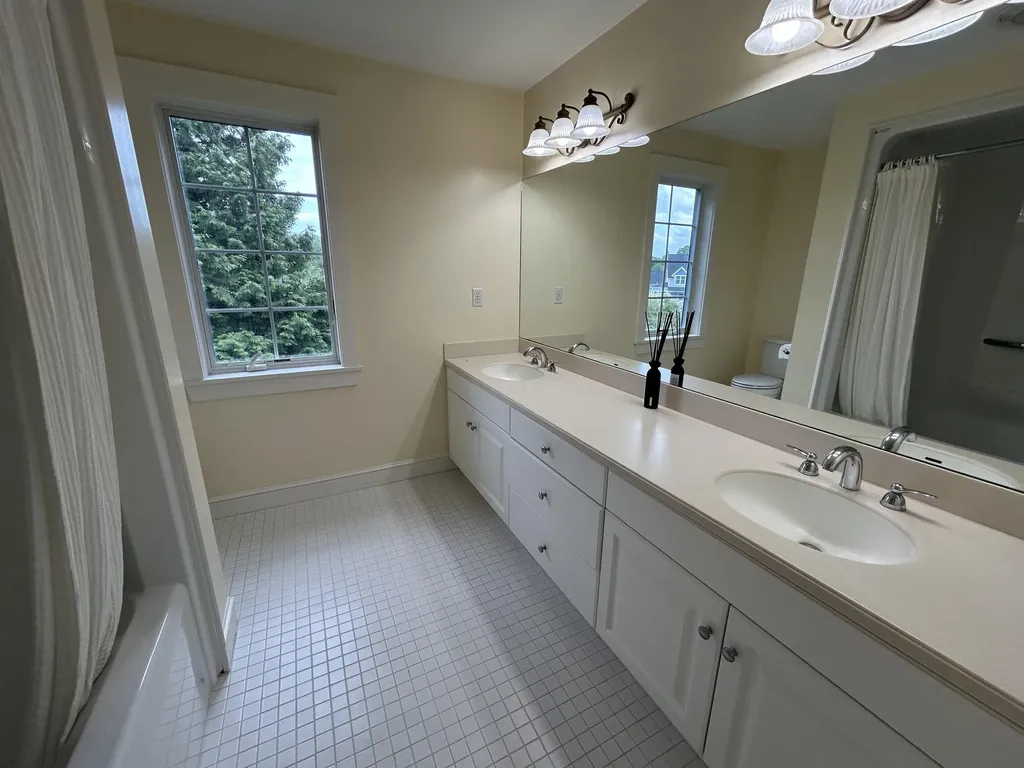 94 Linden Road Hampton Falls NH 03844