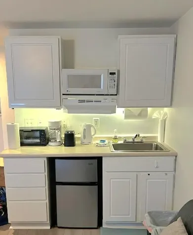 6 Ashworth Avenue Hampton NH 03842