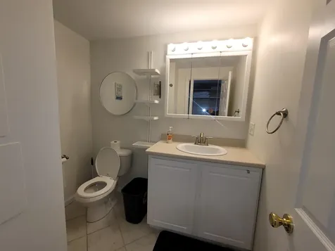 6 Ashworth Avenue Hampton NH 03842
