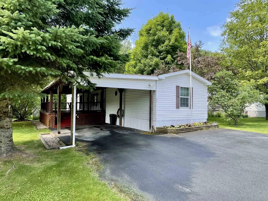 86 Bluebird Lane Lyndon VT 05851