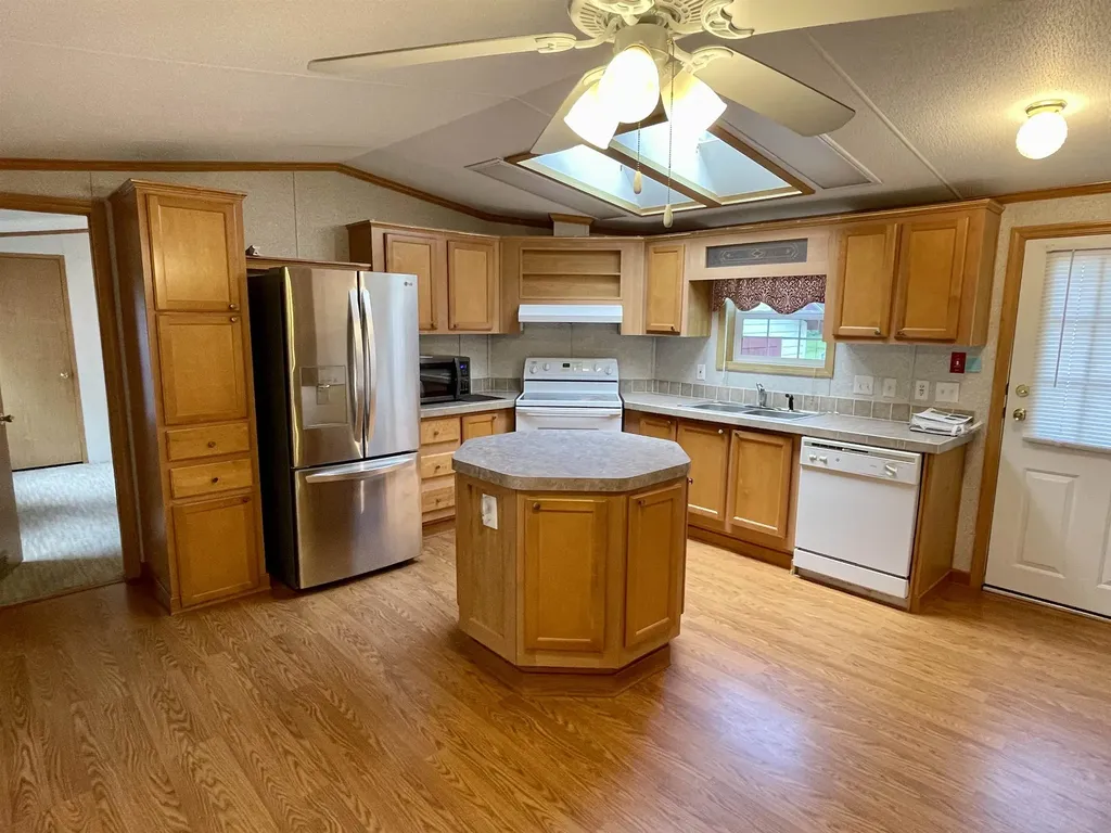 86 Bluebird Lane Lyndon VT 05851