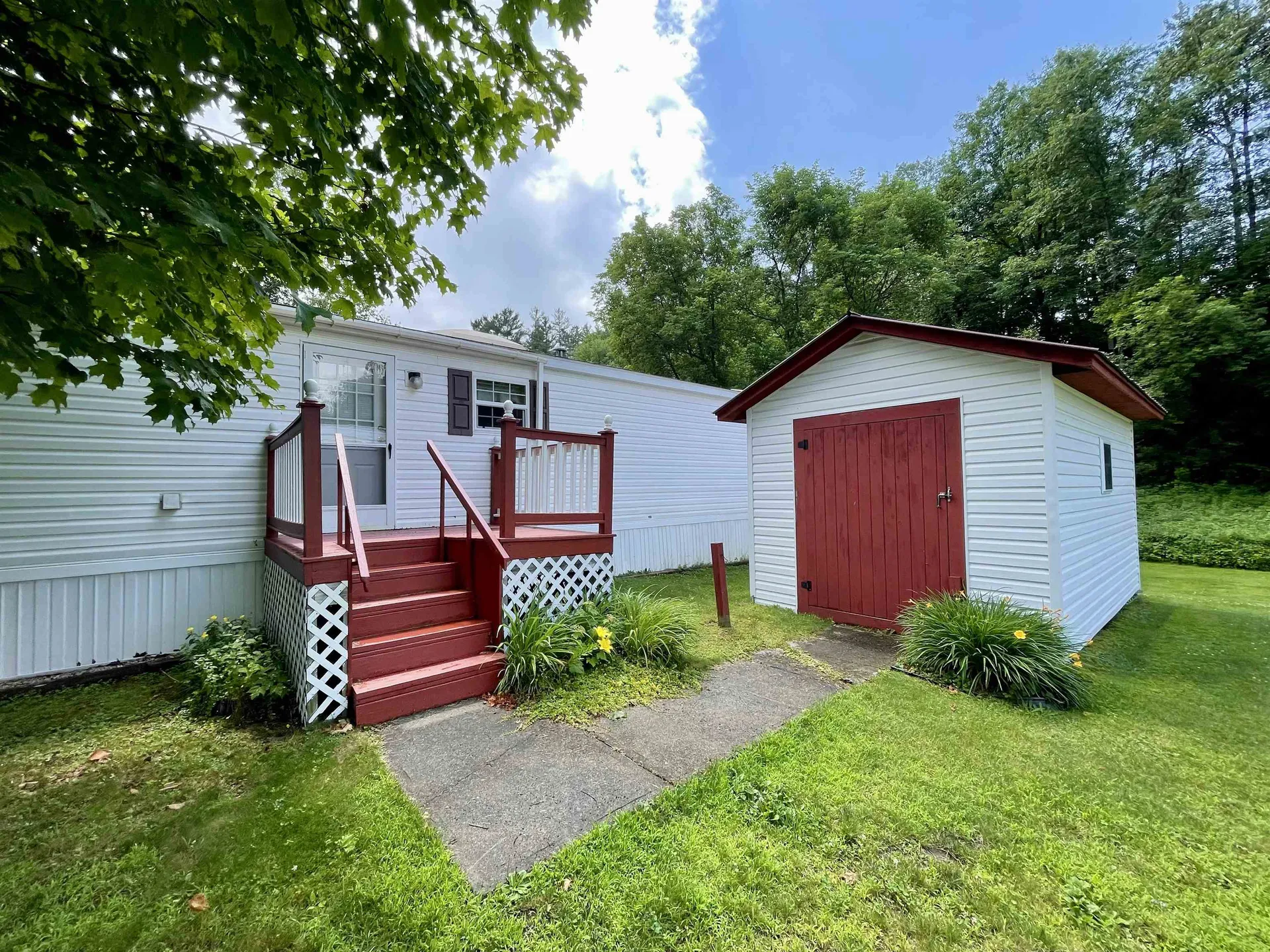 86 Bluebird Lane Lyndon VT 05851