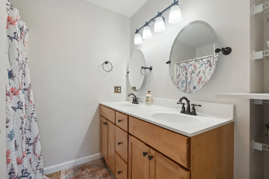 1376 Nh Route 11 Sunapee NH 03782