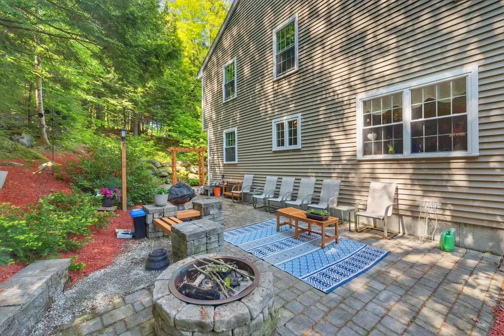 1376 Nh Route 11 Sunapee NH 03782