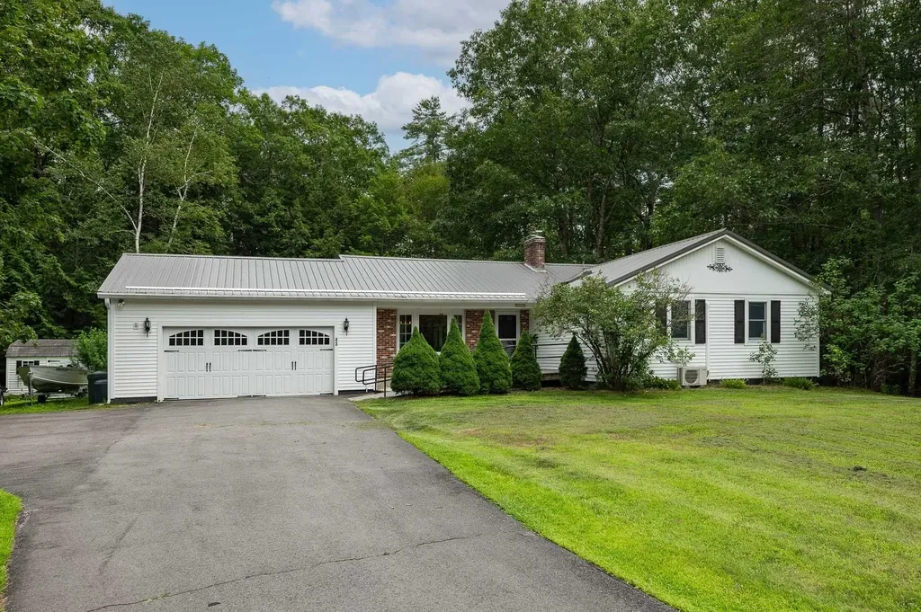 43 Lone Pine Circle Barrington NH 03825