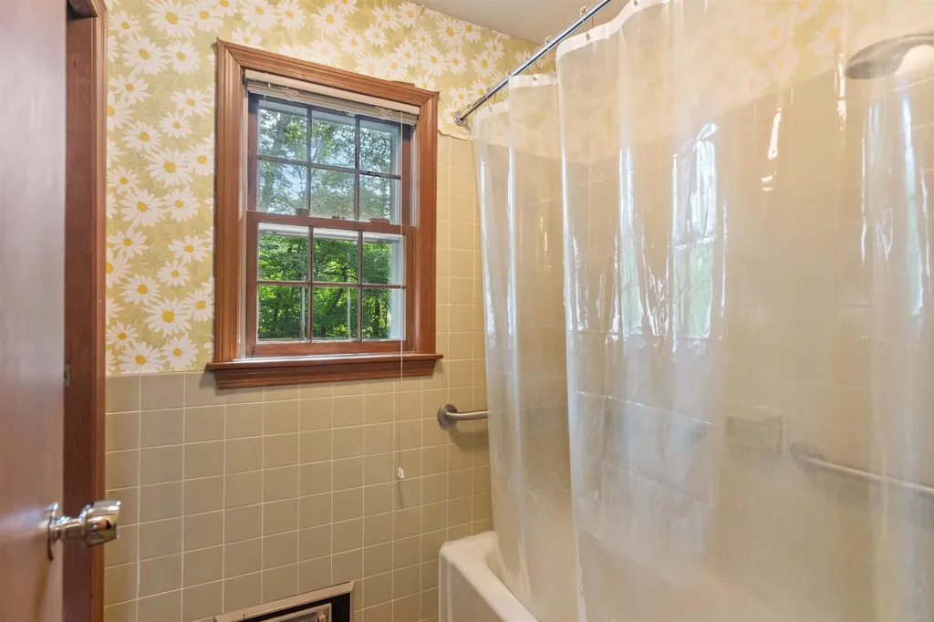 184 Colchester Point Road Colchester VT 05446