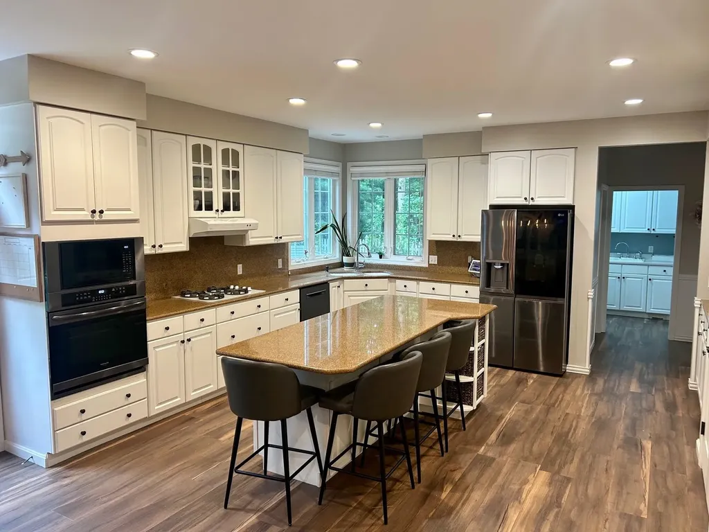 10 Debra Drive Essex VT 05452