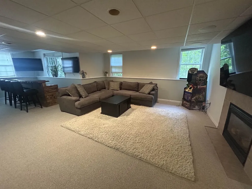 10 Debra Drive Essex VT 05452