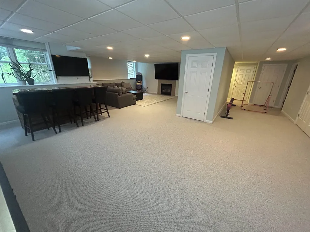 10 Debra Drive Essex VT 05452