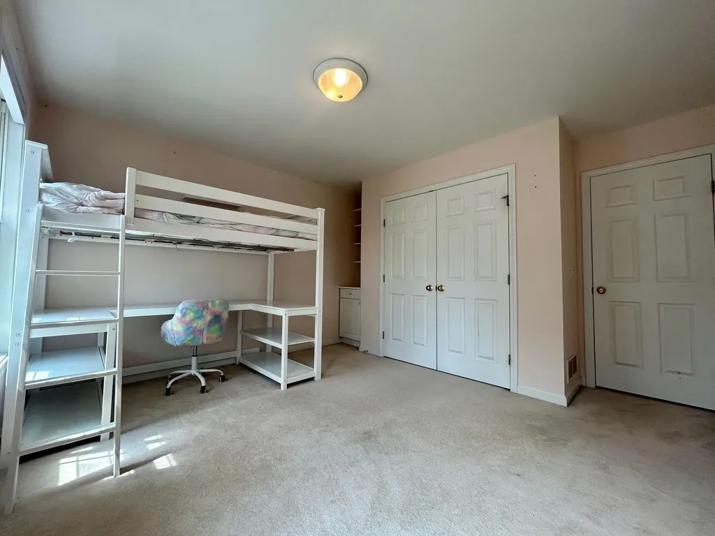 10 Debra Drive Essex VT 05452