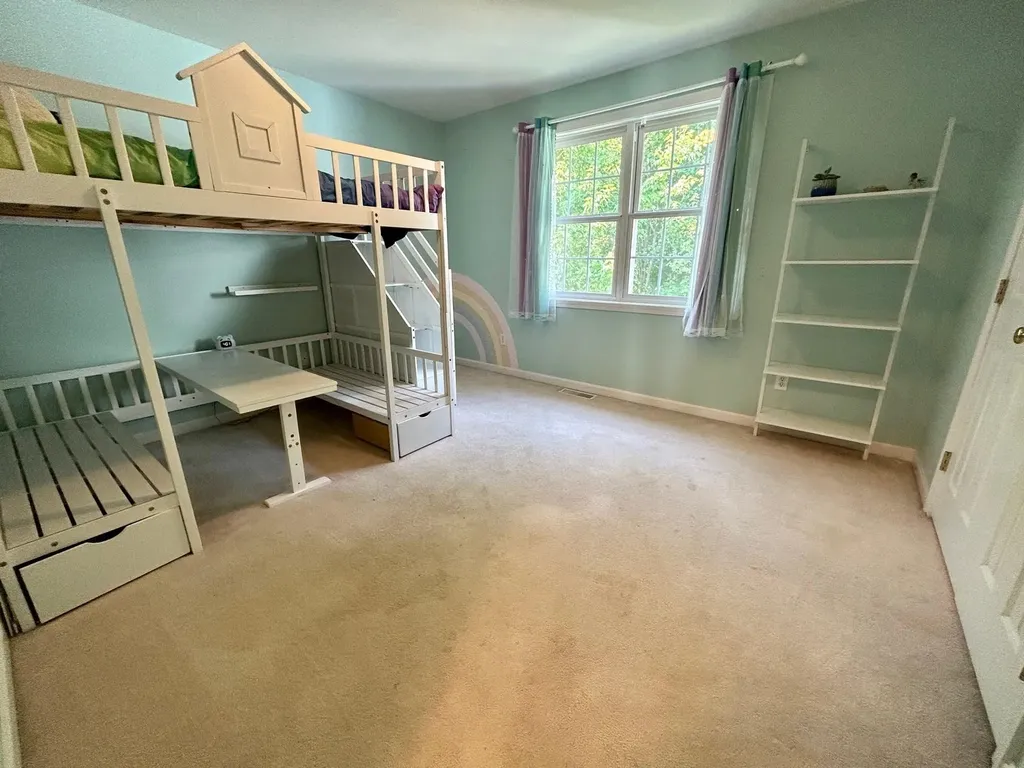 10 Debra Drive Essex VT 05452