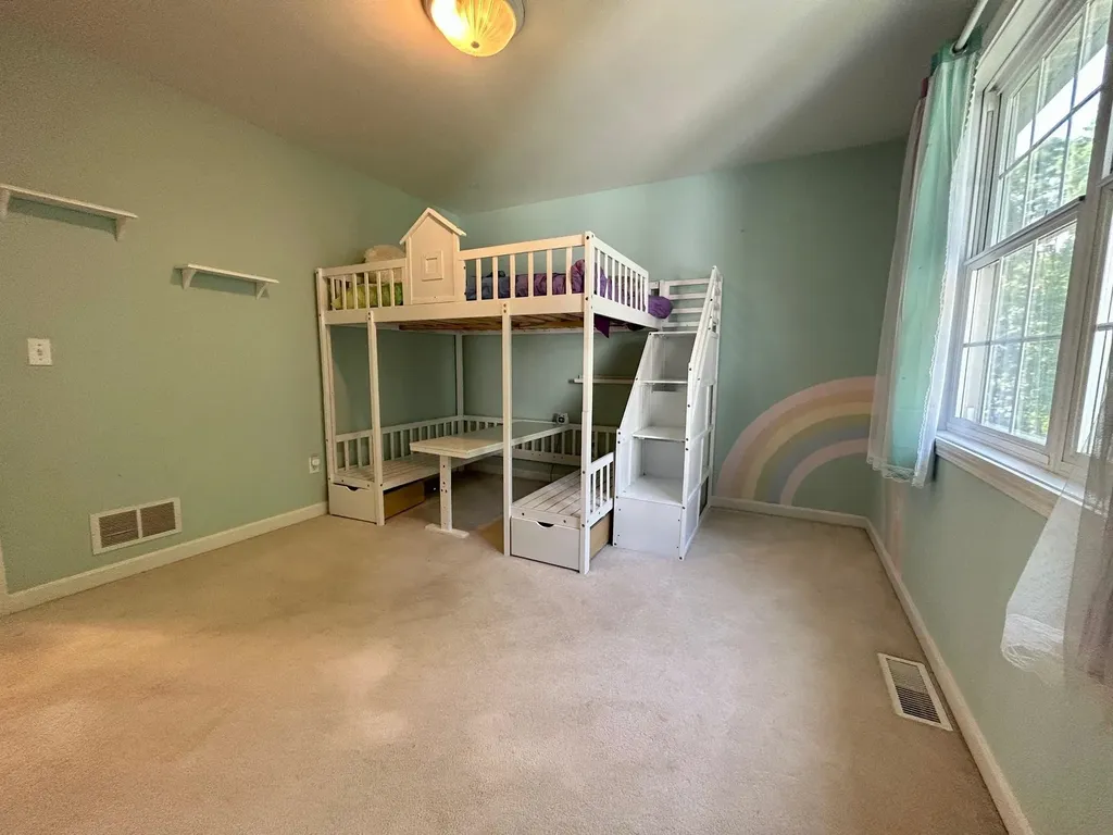 10 Debra Drive Essex VT 05452