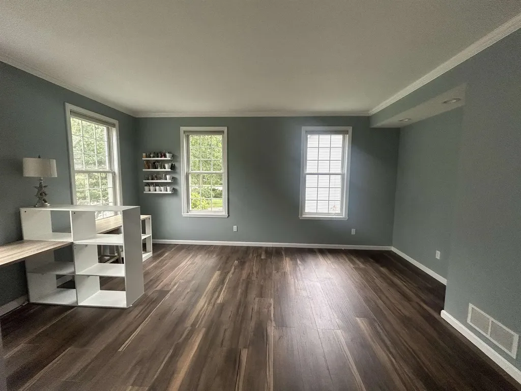 10 Debra Drive Essex VT 05452