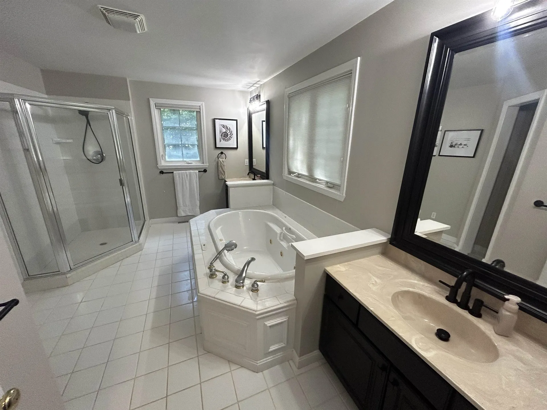 10 Debra Drive Essex VT 05452