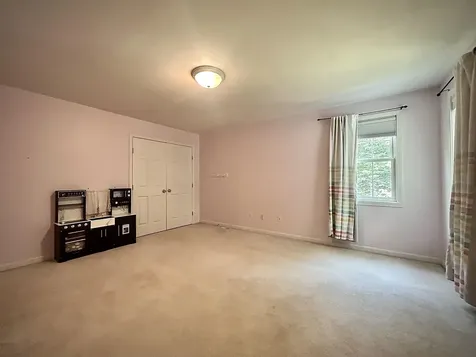 10 Debra Drive Essex VT 05452