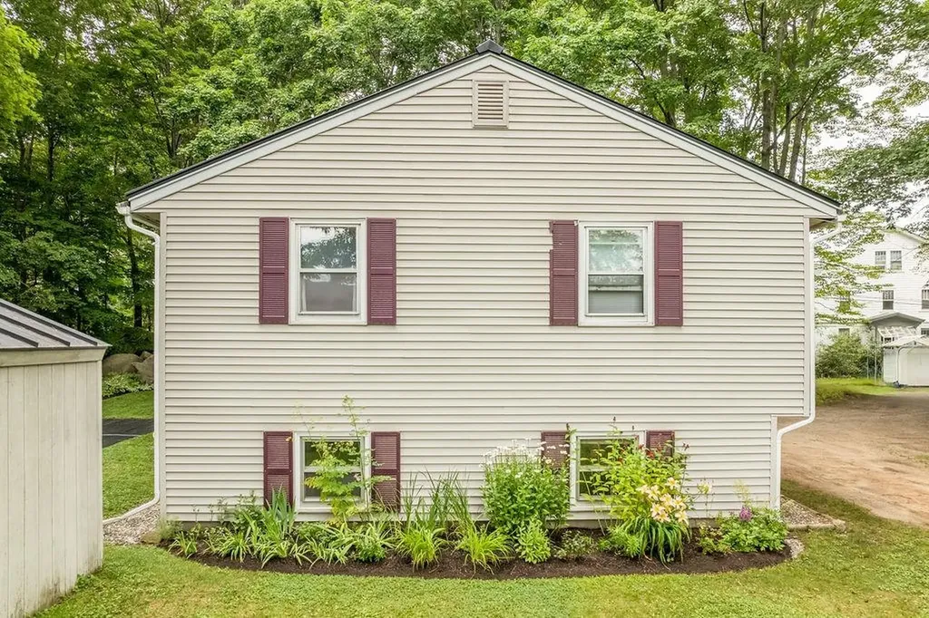 26 Fairview Avenue Lebanon NH 03766