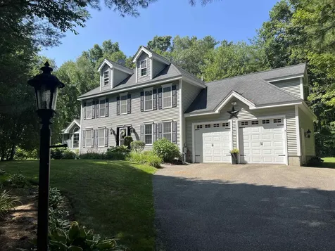 4 Felicia Drive Newton NH 03858