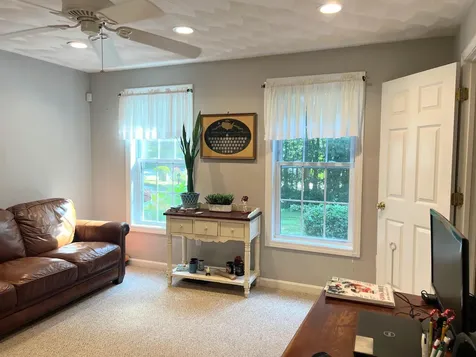 4 Felicia Drive Newton NH 03858