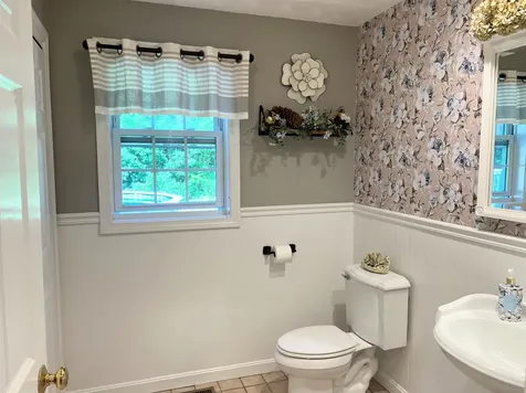 4 Felicia Drive Newton NH 03858