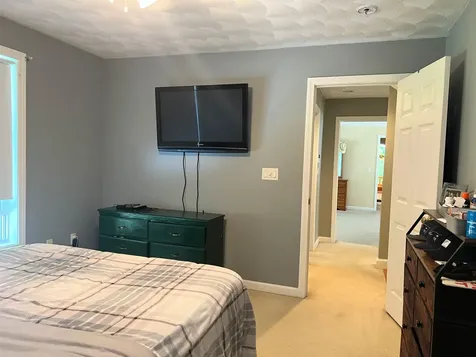 4 Felicia Drive Newton NH 03858
