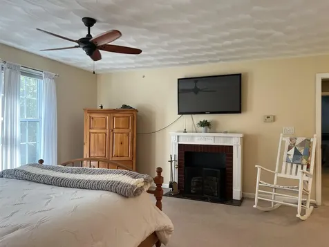 4 Felicia Drive Newton NH 03858