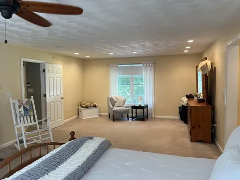 4 Felicia Drive Newton NH 03858