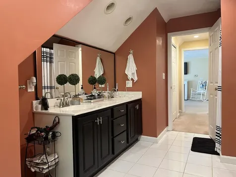 4 Felicia Drive Newton NH 03858